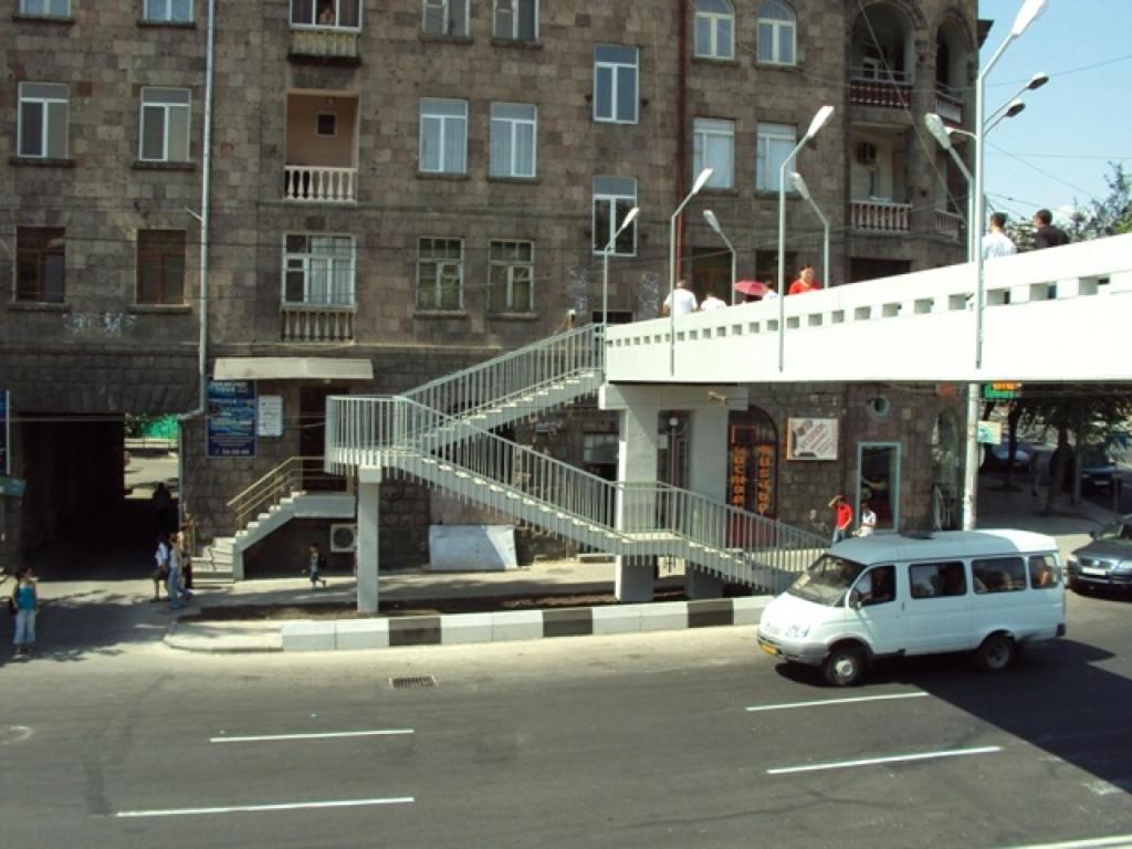 Sunny Apartment In The Center Erevan Exterior foto
