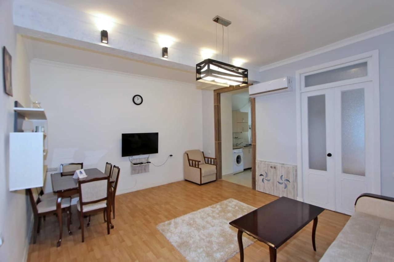 Sunny Apartment In The Center Erevan Exterior foto